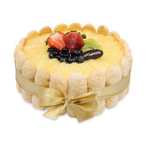 Tort Gruszkowy – Biszkopt jasny, śmietanka o smaku gruszkowym, gruszki z kawałkami czekolady