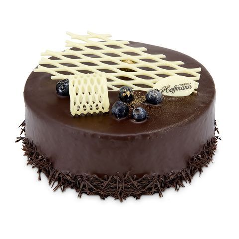 Tort Ratafia – Biszkopt ciemny, ganache z białej czekolady z dodatkiem czarnej porzeczki, jeżyn, borówek i jagód, chrupiąca czekoladowa prażynka